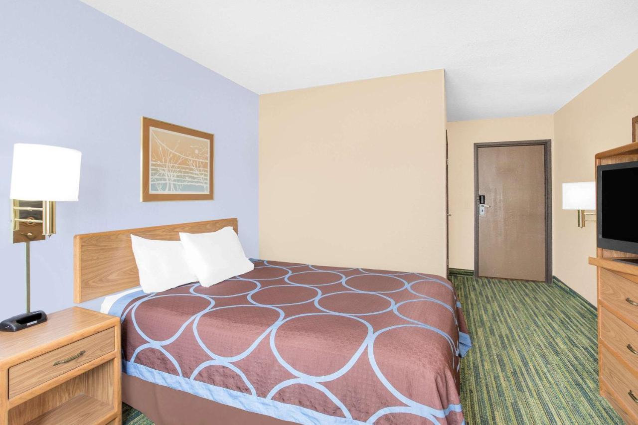 Boarders Inn & Suites By Cobblestone Hotels Waterloo Cedar Falls מראה חיצוני תמונה
