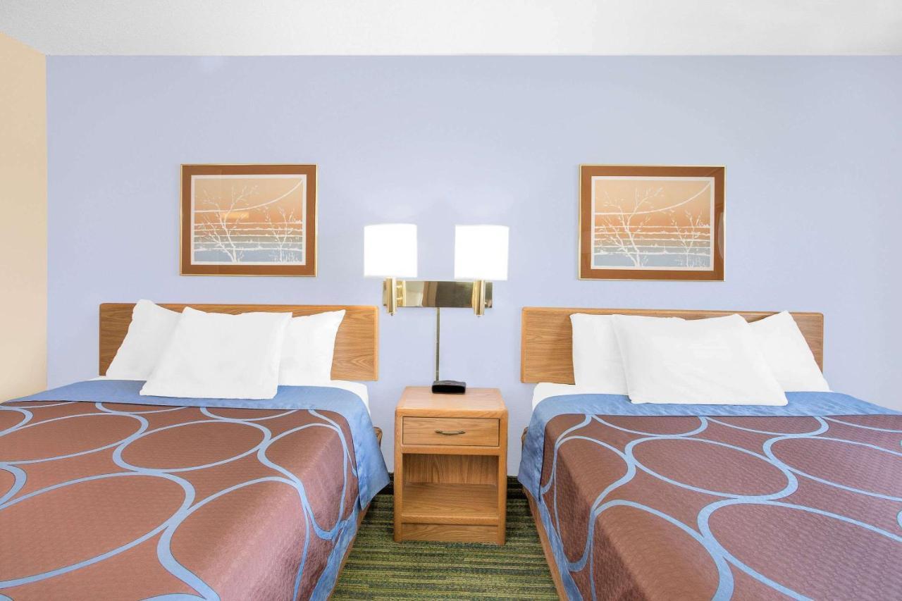 Boarders Inn & Suites By Cobblestone Hotels Waterloo Cedar Falls מראה חיצוני תמונה