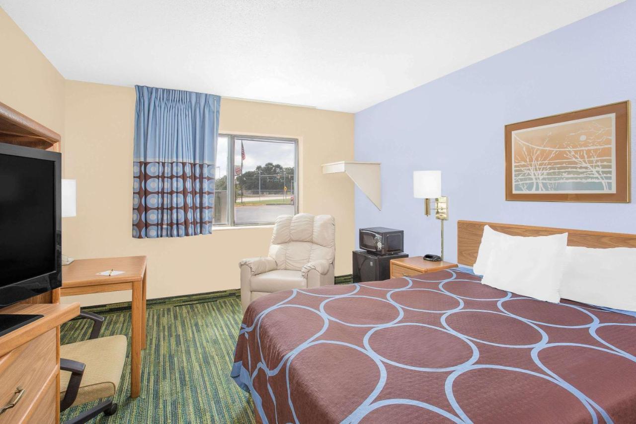 Boarders Inn & Suites By Cobblestone Hotels Waterloo Cedar Falls מראה חיצוני תמונה