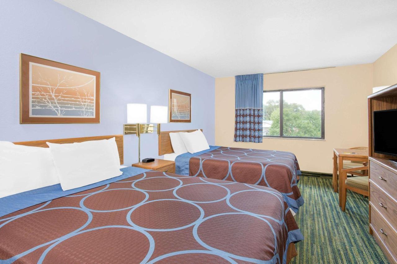 Boarders Inn & Suites By Cobblestone Hotels Waterloo Cedar Falls מראה חיצוני תמונה