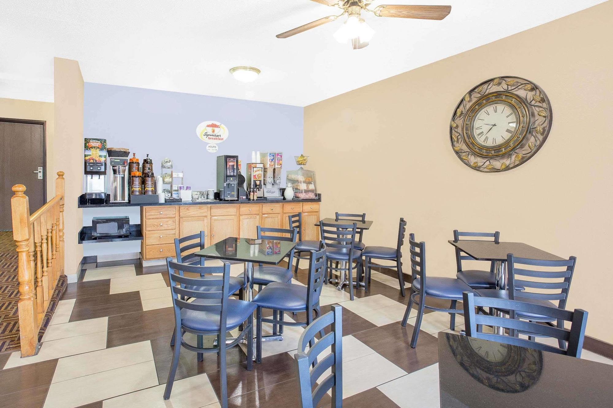 Boarders Inn & Suites By Cobblestone Hotels Waterloo Cedar Falls מראה חיצוני תמונה