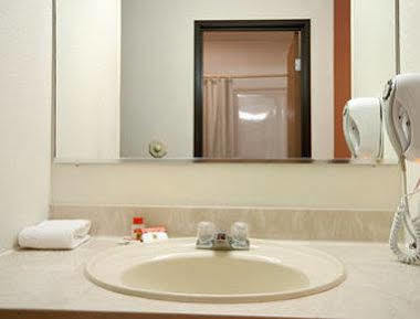 Boarders Inn & Suites By Cobblestone Hotels Waterloo Cedar Falls מראה חיצוני תמונה