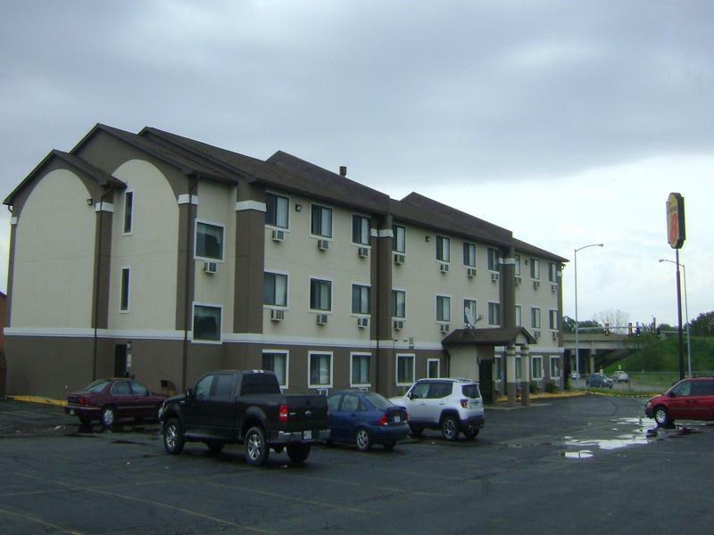 Boarders Inn & Suites By Cobblestone Hotels Waterloo Cedar Falls מראה חיצוני תמונה